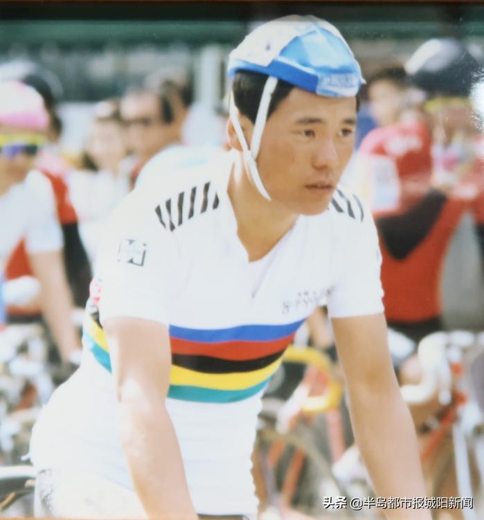 韩国人在青岛五四广场,韩国驻华大使馆参赞朴仁圭