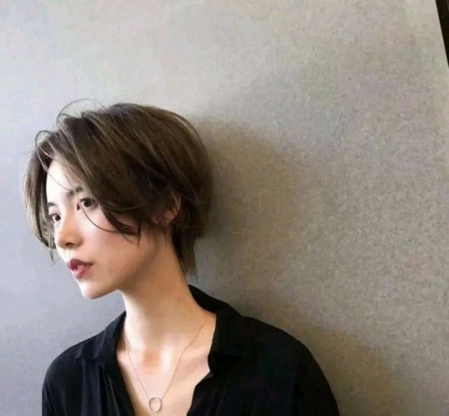 沙宣头发型图片短发小女孩,短发沙宣头烫发发型图片