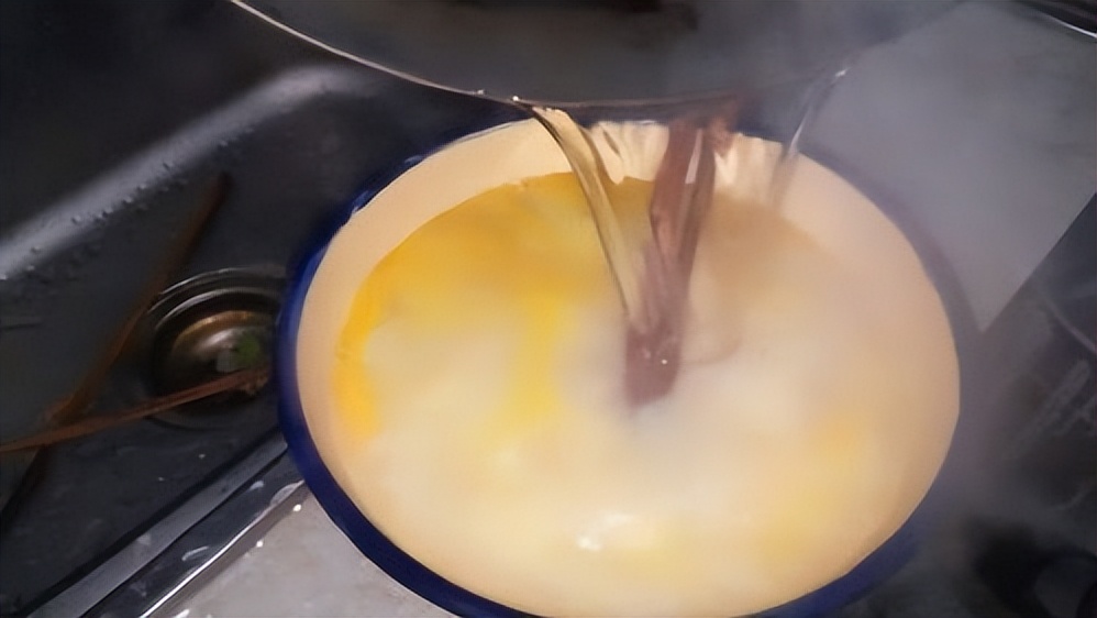 每天喝香油鸡蛋水对身体的好处,喝香油冲鸡蛋有什么好处