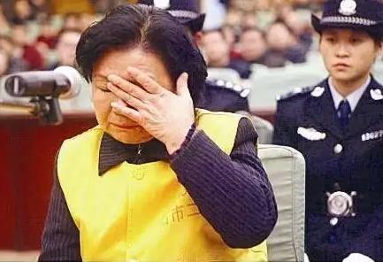 三鹿奶粉事件孩子症状,三鹿奶粉最早是谁发现有问题的