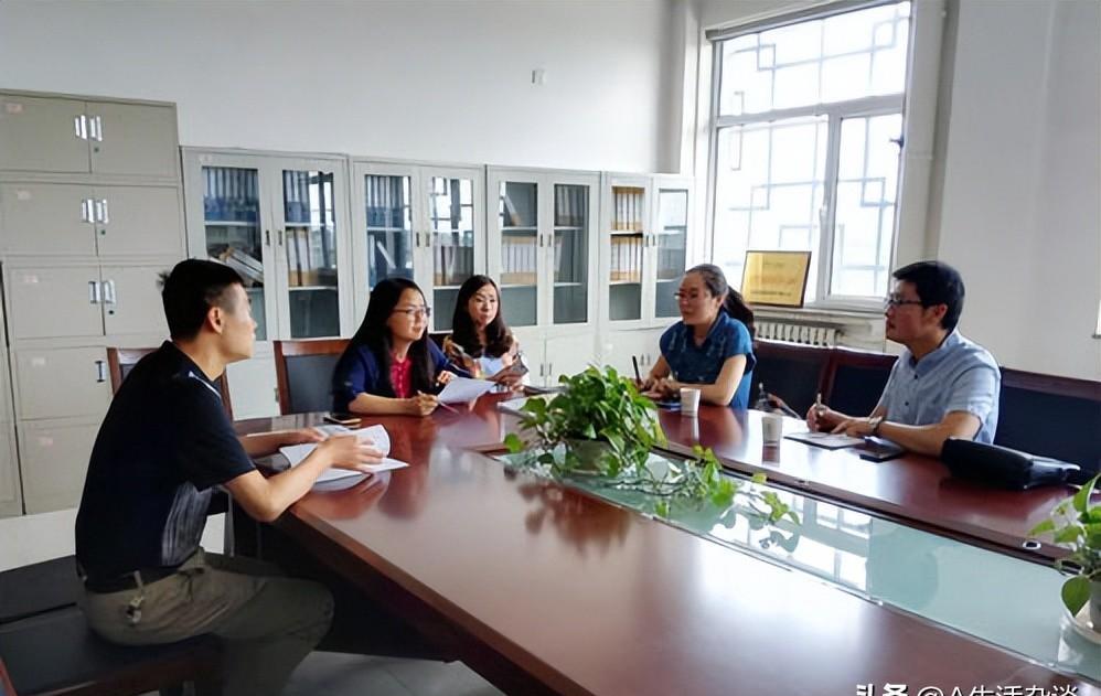 57岁老教师坚守初心,50岁老师身体需要注意哪些