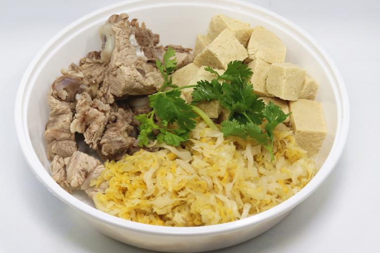 90后小伙辞职卖菜2个月赚18.5万，3个人加工生鲜半成品，忙不过来