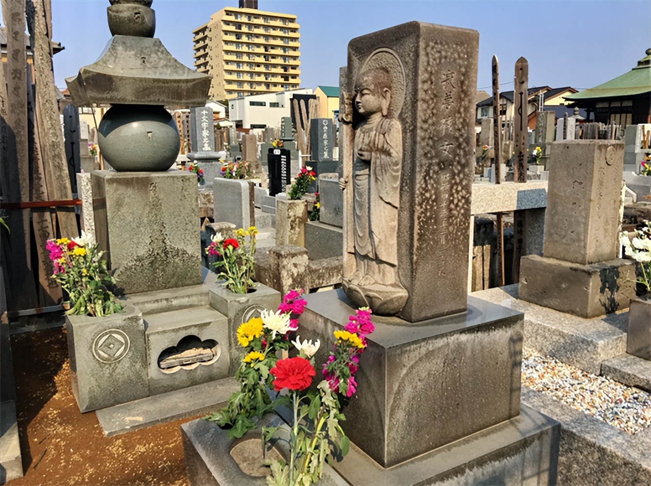 火葬场、棺材、墓碑中国全垄断，中国是如何一条龙送走日本人的？