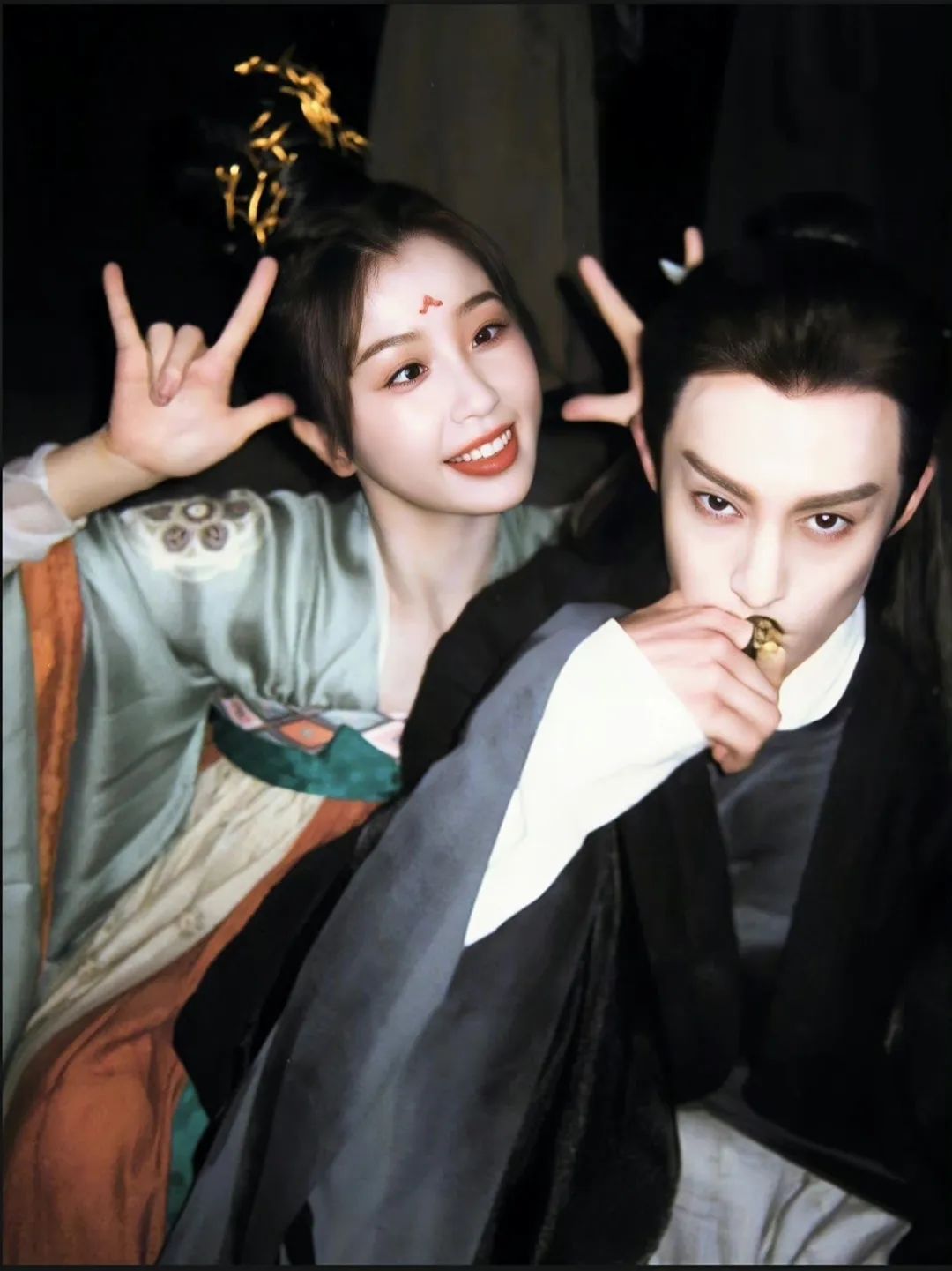 波浪卷发简单编发,人鱼微卷编发造型