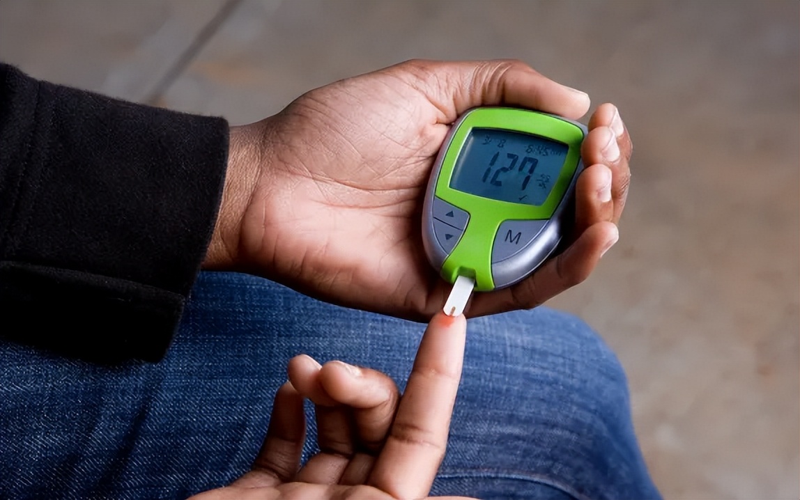 老年人关节补充氨糖,中老年人关节痛吃氨糖有副作用吗