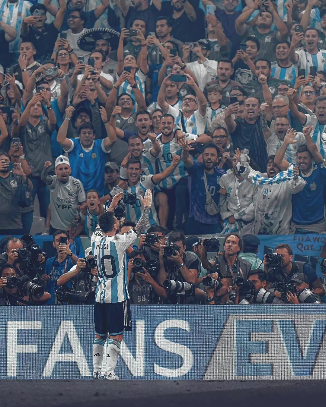 梅西和15岁的少年,梅西9岁喜欢的女孩