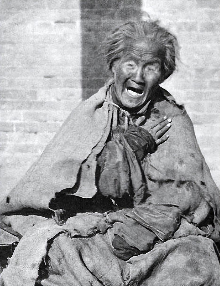 晚清真实老照片:花楼女子媚态百出,溥仪的乳娘丰乳肥臀!