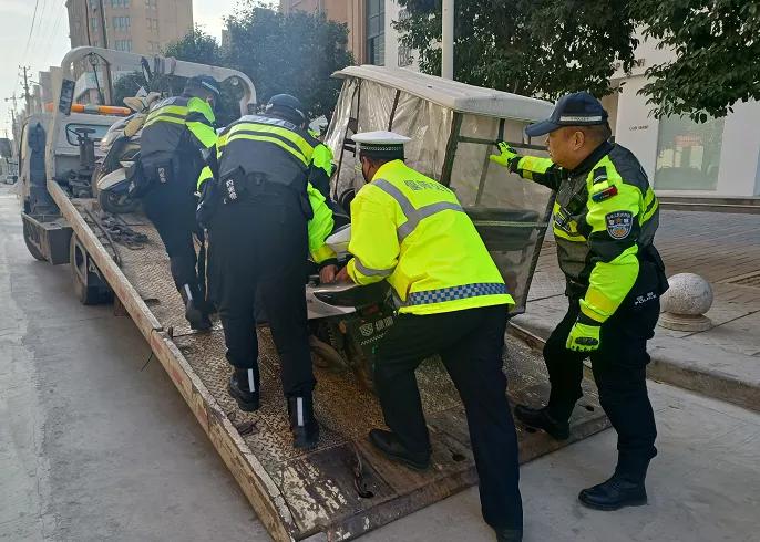 洛阳三轮车开始拆棚子了吗,洛阳个人急卖二手带棚三轮车