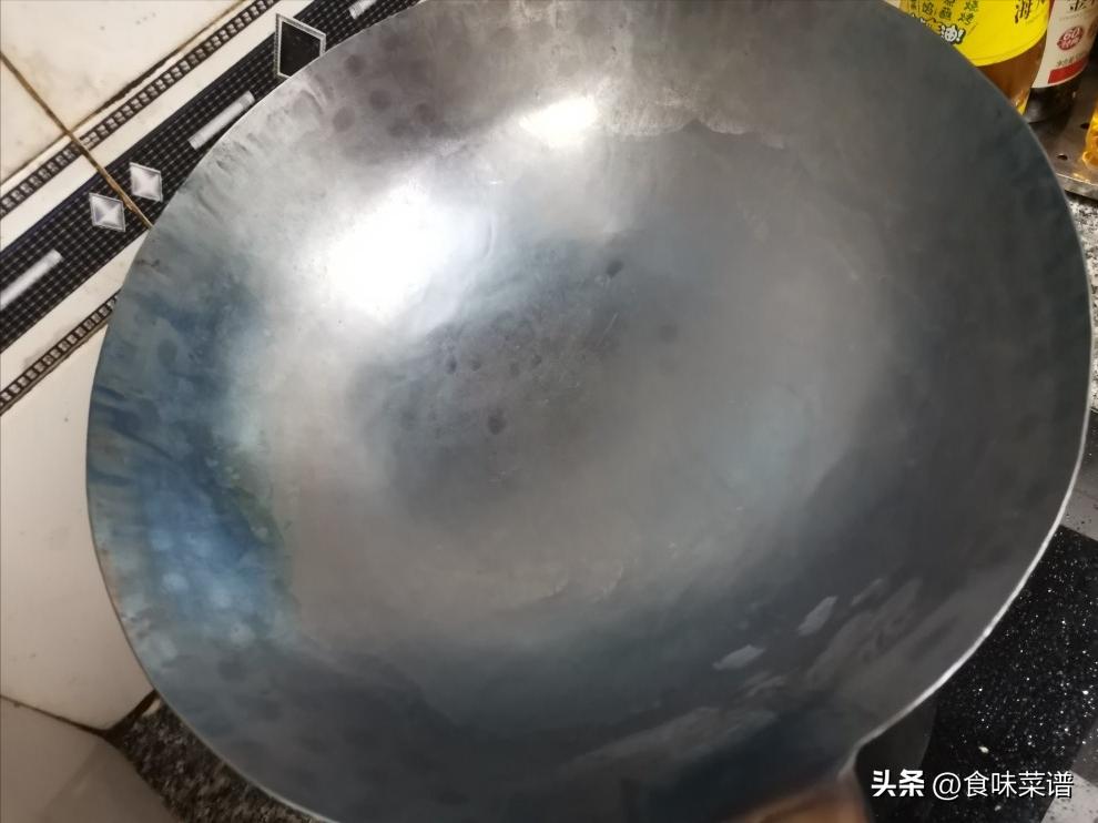 铸铁锅和不粘锅哪个好用,铸铁锅炒菜和不粘锅区别