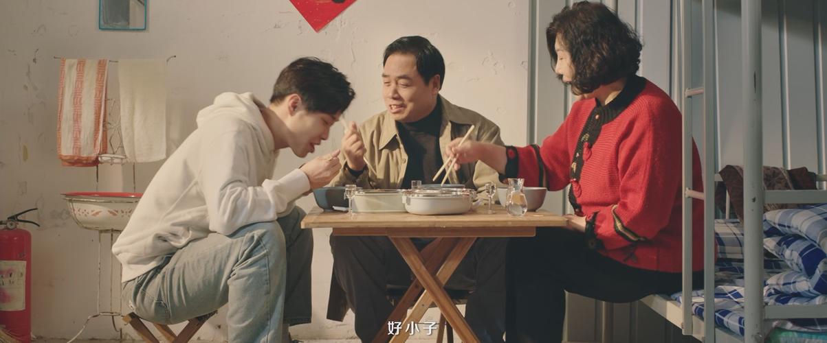 关于华语电影中的女性叙事的研究，并以毕业作品《花儿》为例