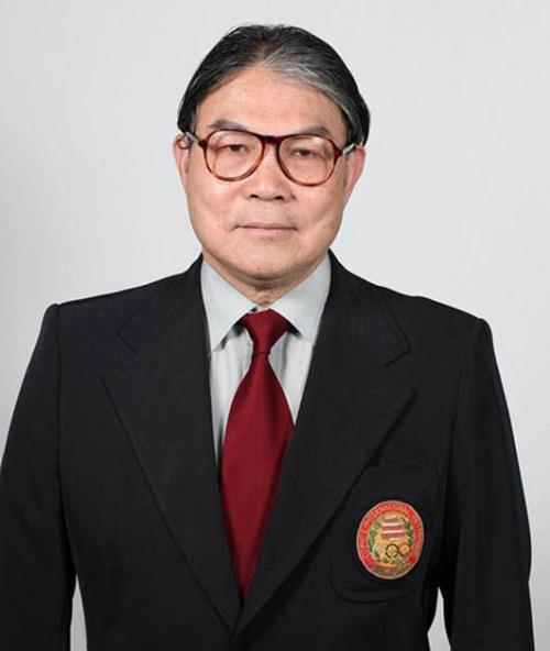 郭晶晶下嫁霍家后为何如此低调,下嫁霍启刚的郭晶晶曝光家庭地位