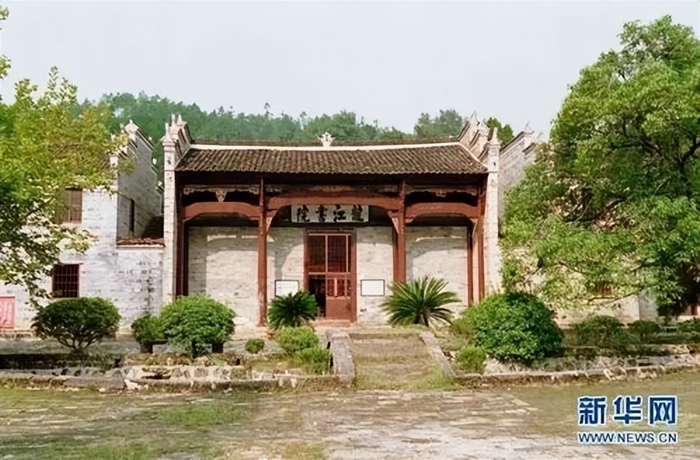 有关革命的诗词或故事,革命的诗词以及背景故事