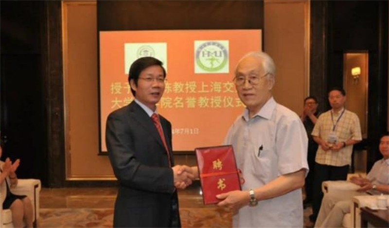 张亭栋：独创*霜砒**治疗法，让人匪夷所思，他却让世界感受中医魅力