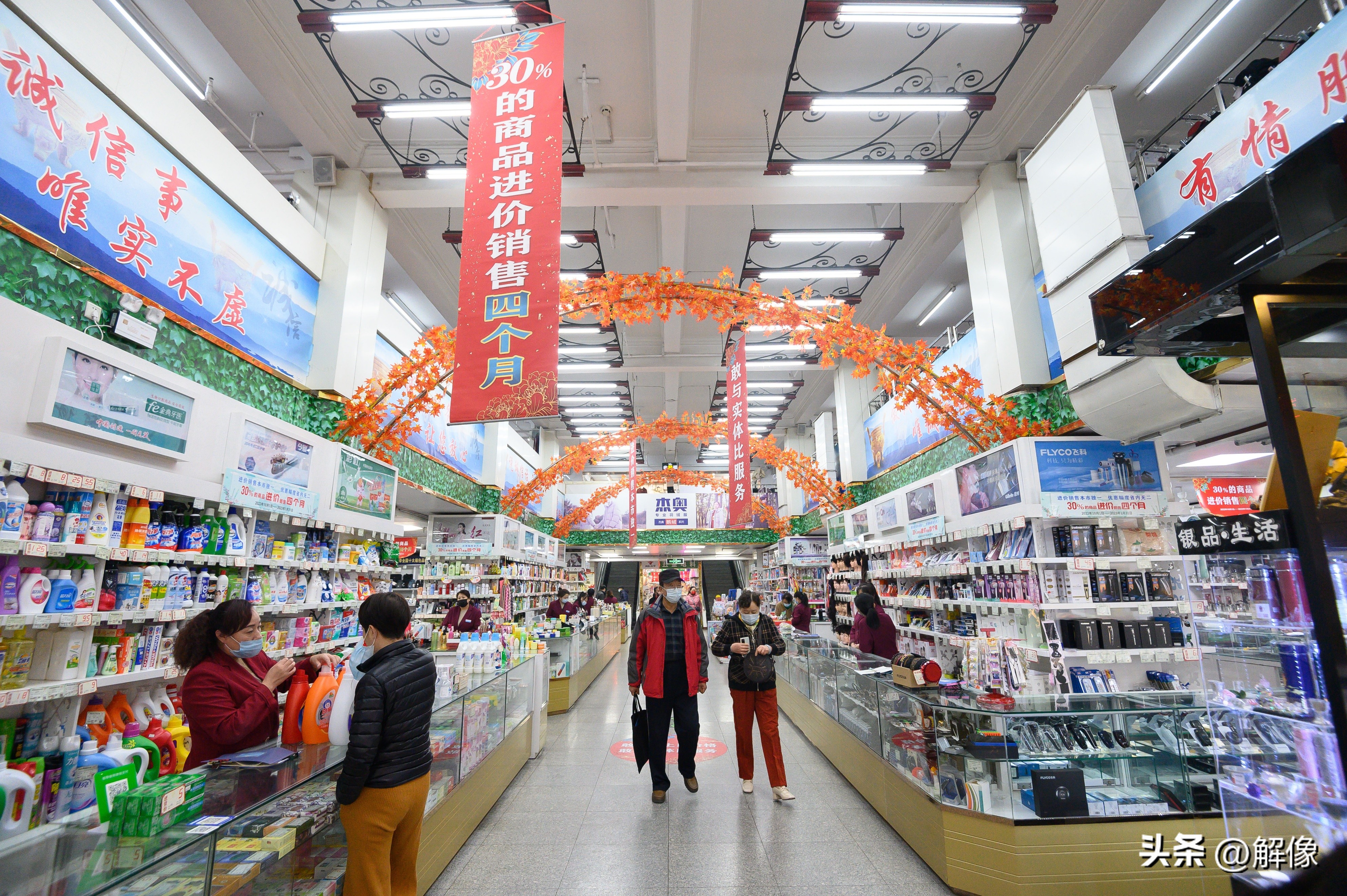 探访太原坚守67年的老百货大楼：小商品一应俱全，纽扣用纸包装