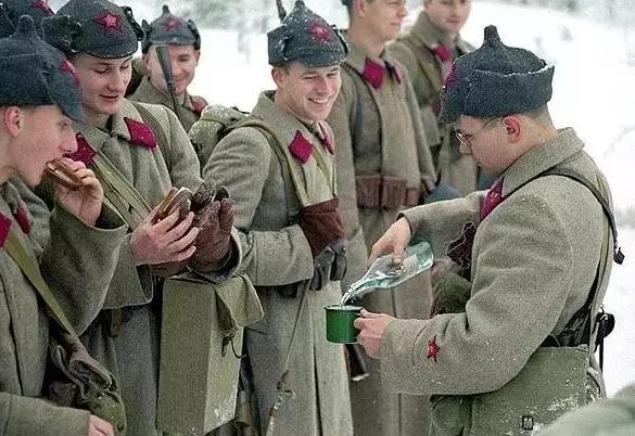 伏特加在俄罗斯人眼里是什么,中国的白酒和俄罗斯的伏特加