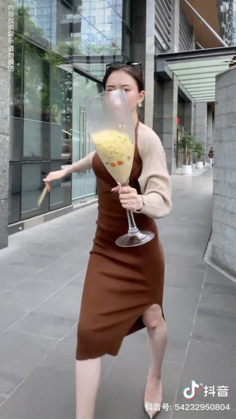 全网第一女海王，为什么大家都爱看她撩帅哥？|新榜专访