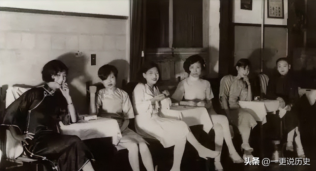 五四运动以后，*楼青**救国团的*女妓**带头*制抵**日货，不招待日本人