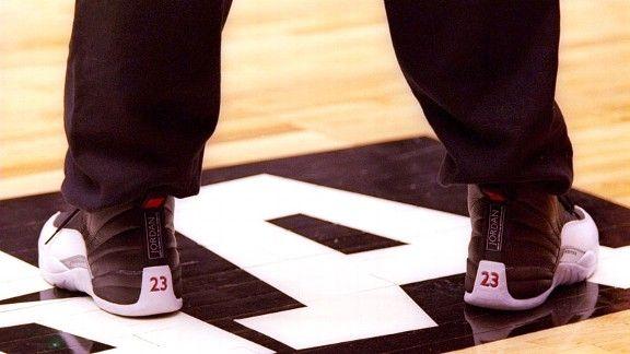 nike为什么选择刚刚进入nba的乔丹,耐克签下乔丹造就40年传奇