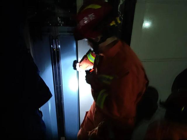 长沙电信楼被烧,长沙电信大楼被烧毁重建要多少钱