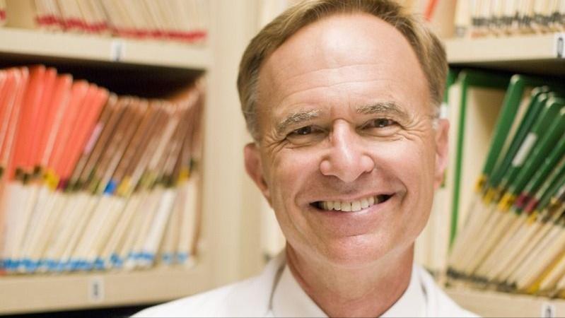 为什么男人的鼻毛总是窜出来,为什么男生的鼻毛总是往外长