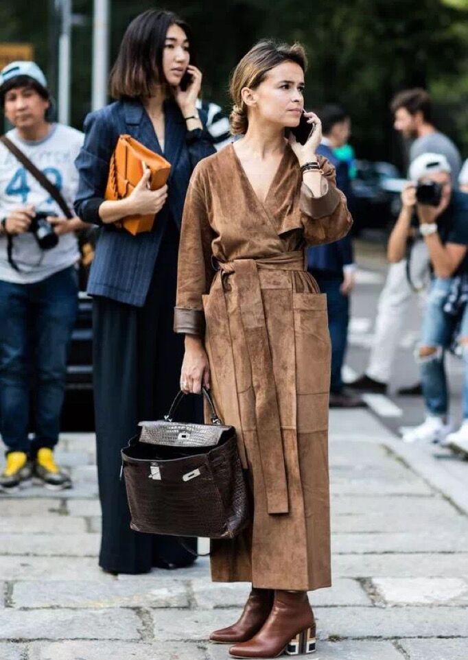 今年最火风衣柔软面料风衣,今年流行的皮风衣