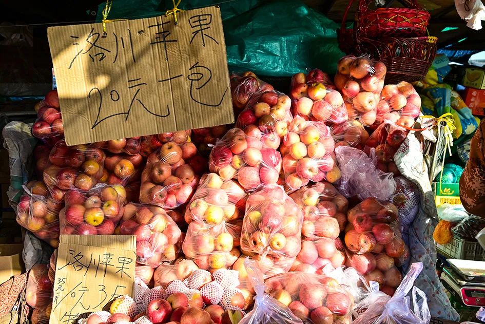 西山脚下的早市,闲逛最具人间烟火气的早市