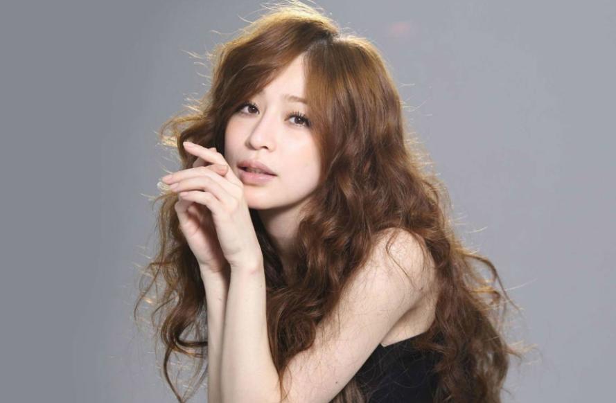 歌手伍佰到底有多受欢迎,伍佰上综艺唱歌