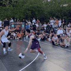 一记隔扣火上热搜！从街头草根到职业选手，“佛山林书豪”的故事太燃了|YOU趣青年荟