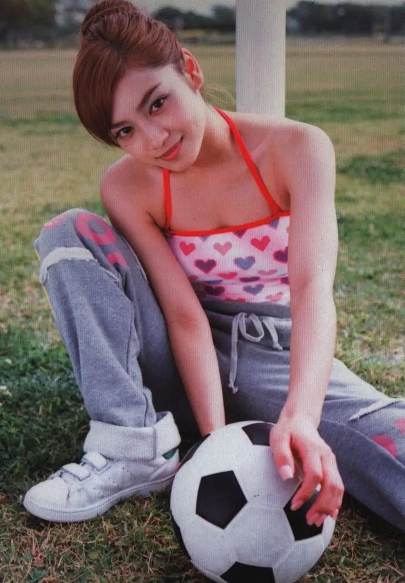 日本足球队太太团看世界杯,世界杯足球太太团十大女神