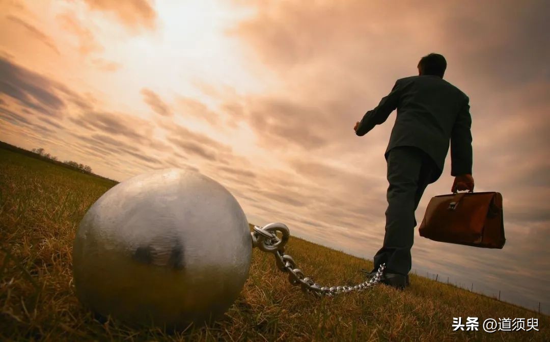 千万富翁体验清洁工生活 (富人体验清洁工生活)