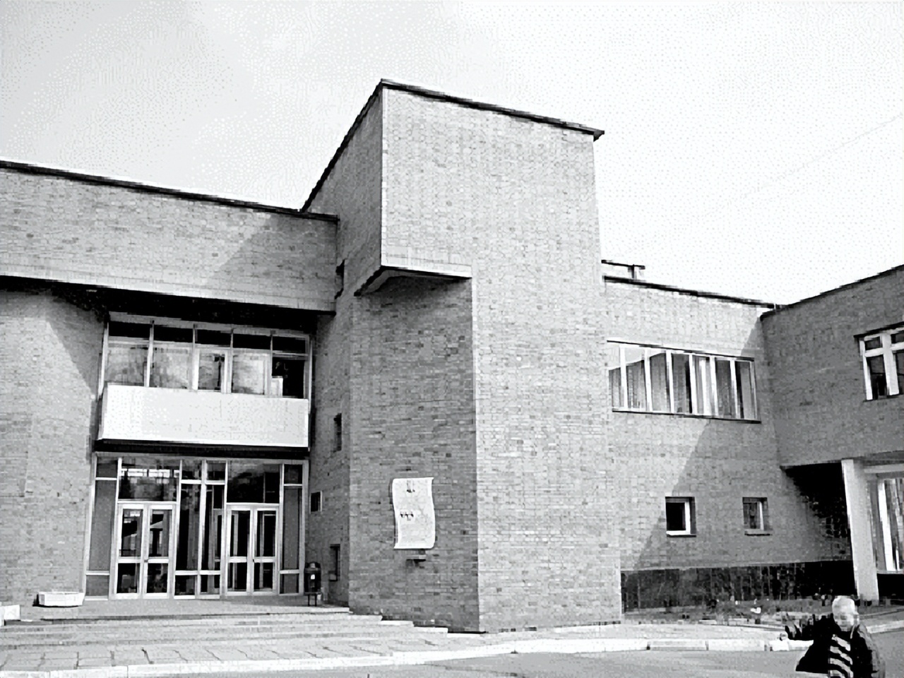 *德朱**之女朱敏，为生存曾装哑2年，晚年称：无法原谅母亲的叛变