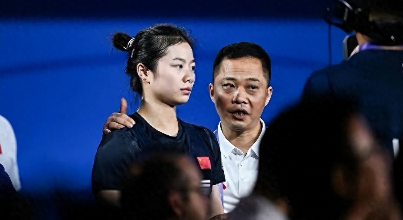 举重运动员怎么样锻炼核心力量,举重运动到底是健身还是伤害身体