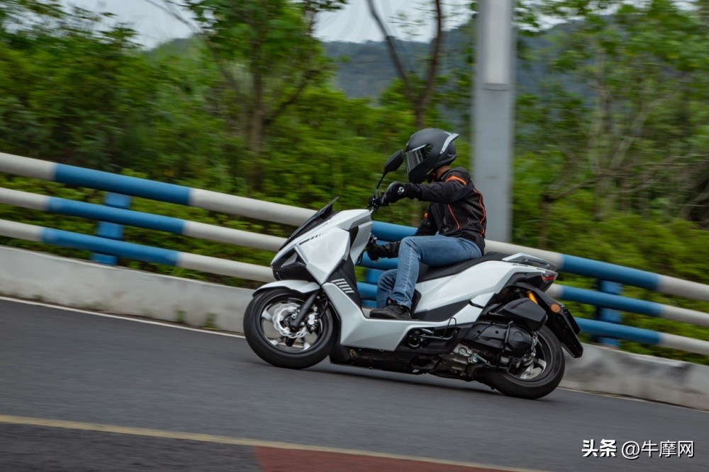 试驾豪爵150踏板,质量好的国产150跨骑推荐