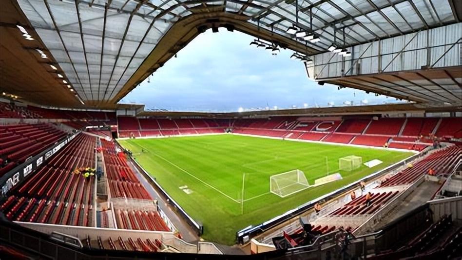 英法德西意低级别足球联赛,欧洲足坛十大震撼球场