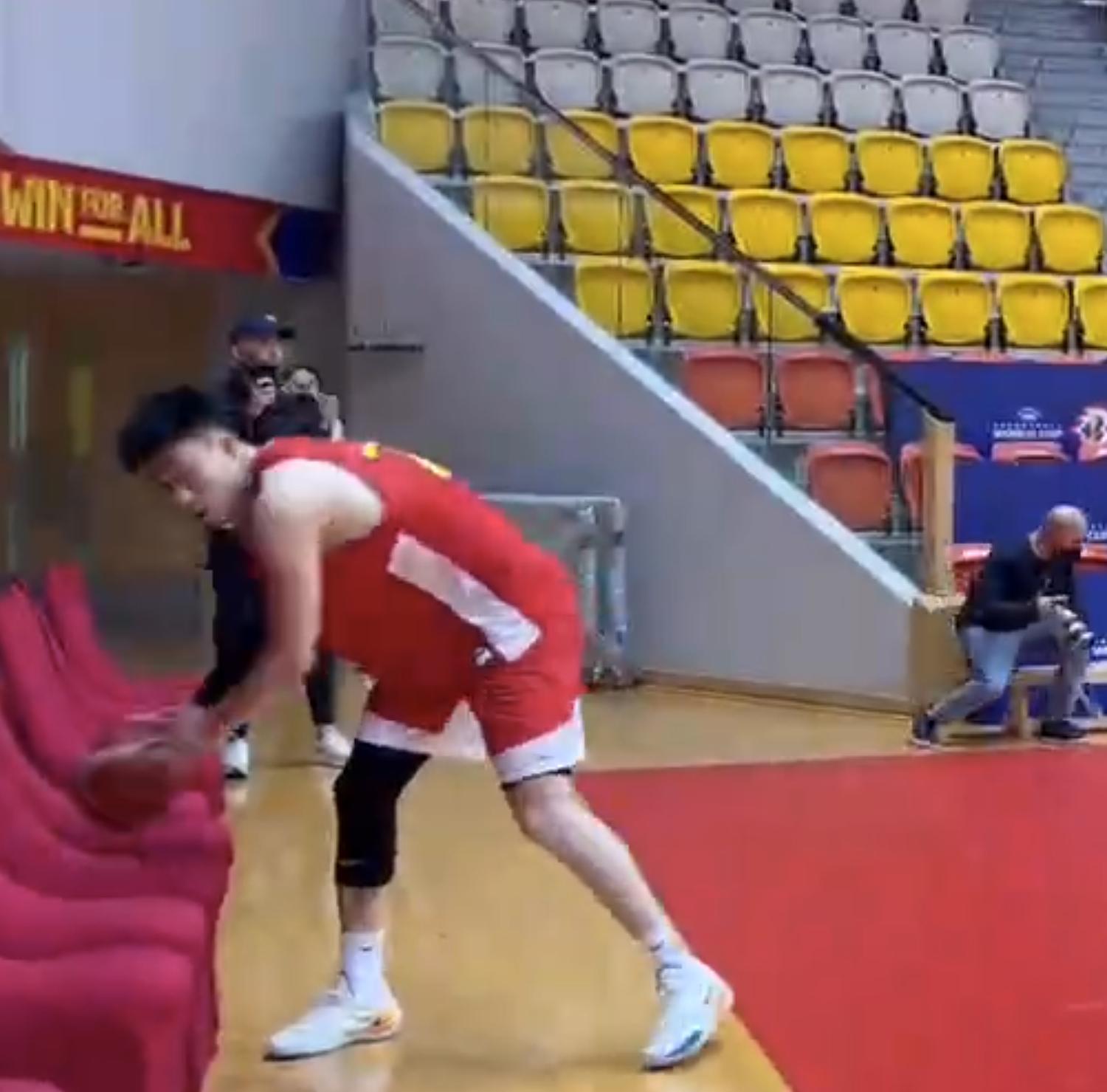 周琦帮韩德君,广东男篮周琦训练视频