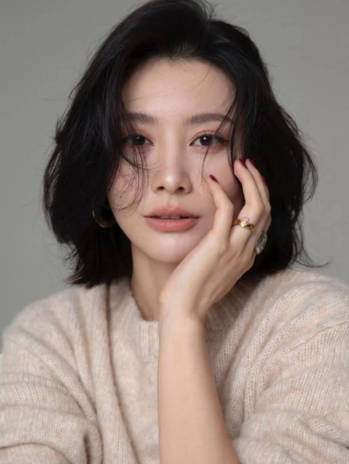 中年女士发量少烫什么发型好看,中年女士烫什么头发好看显年轻