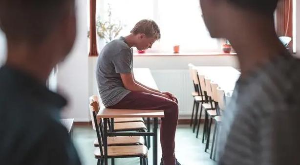 青少年自卑的解决方法,青少年有自卑感怎么疏导