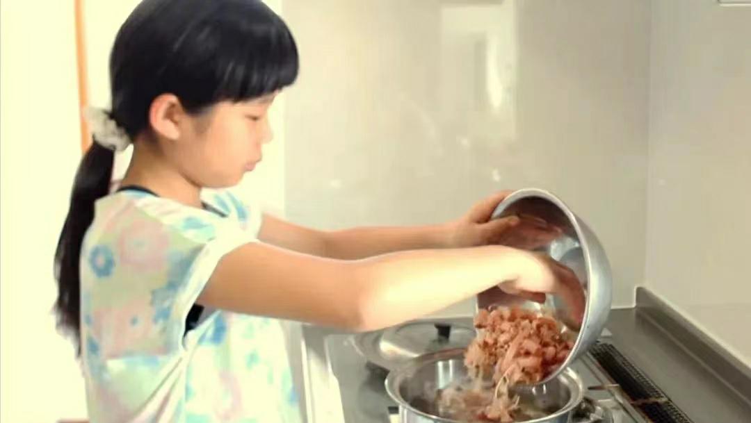 日本癌症晚期妈妈,日本妈妈强迫4岁女儿做饭