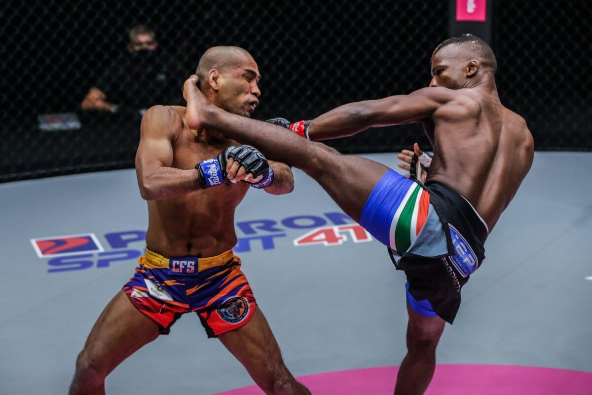 草量级踢拳世界第一名,草量级世界冠军战