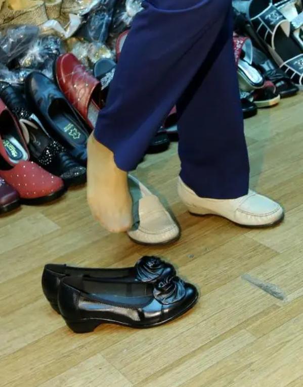 新手小白买鞋的几大误区,大多数人买鞋子常见的三个误区
