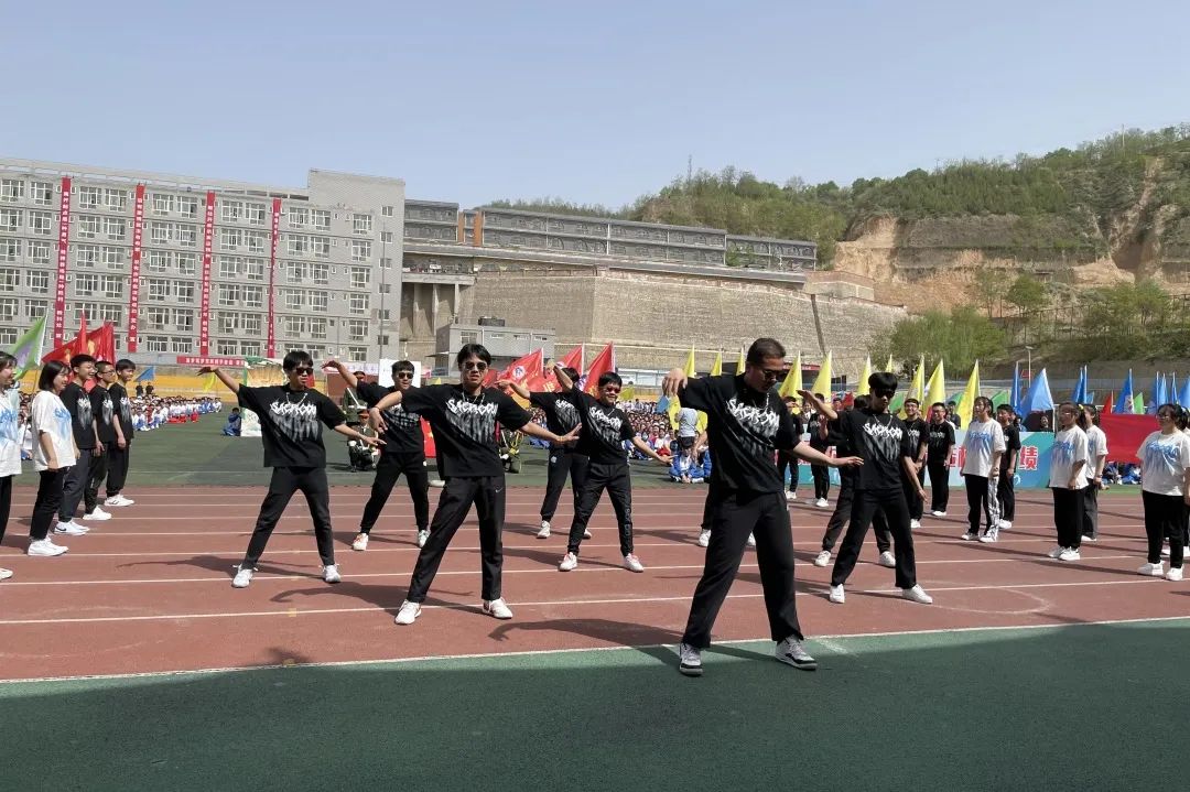 炽烈争锋看我四中宝塔高级中学第三十九届春季田径运动会开幕式