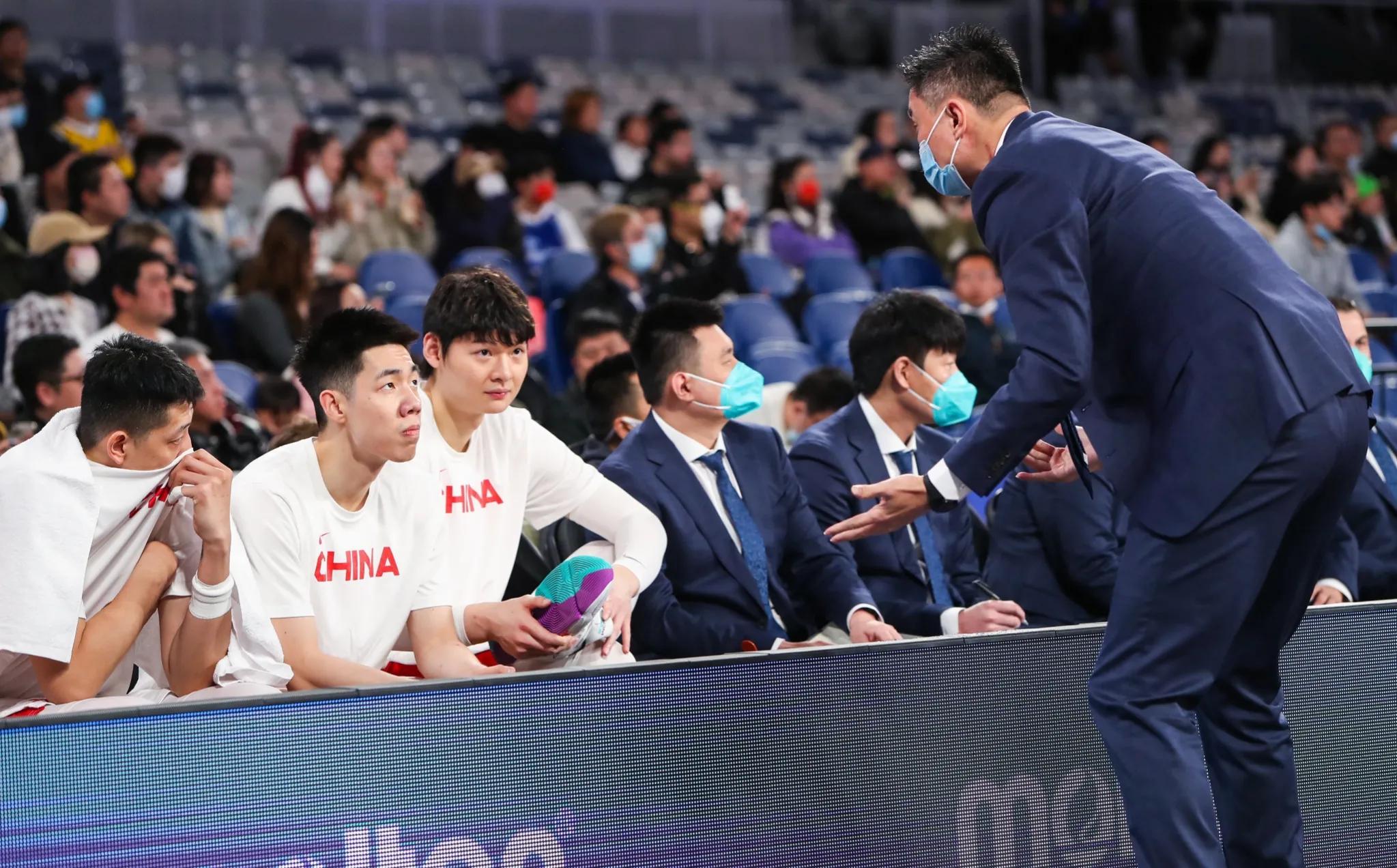 男篮三大内线爆怼哈达迪,中国男篮输球王哲林