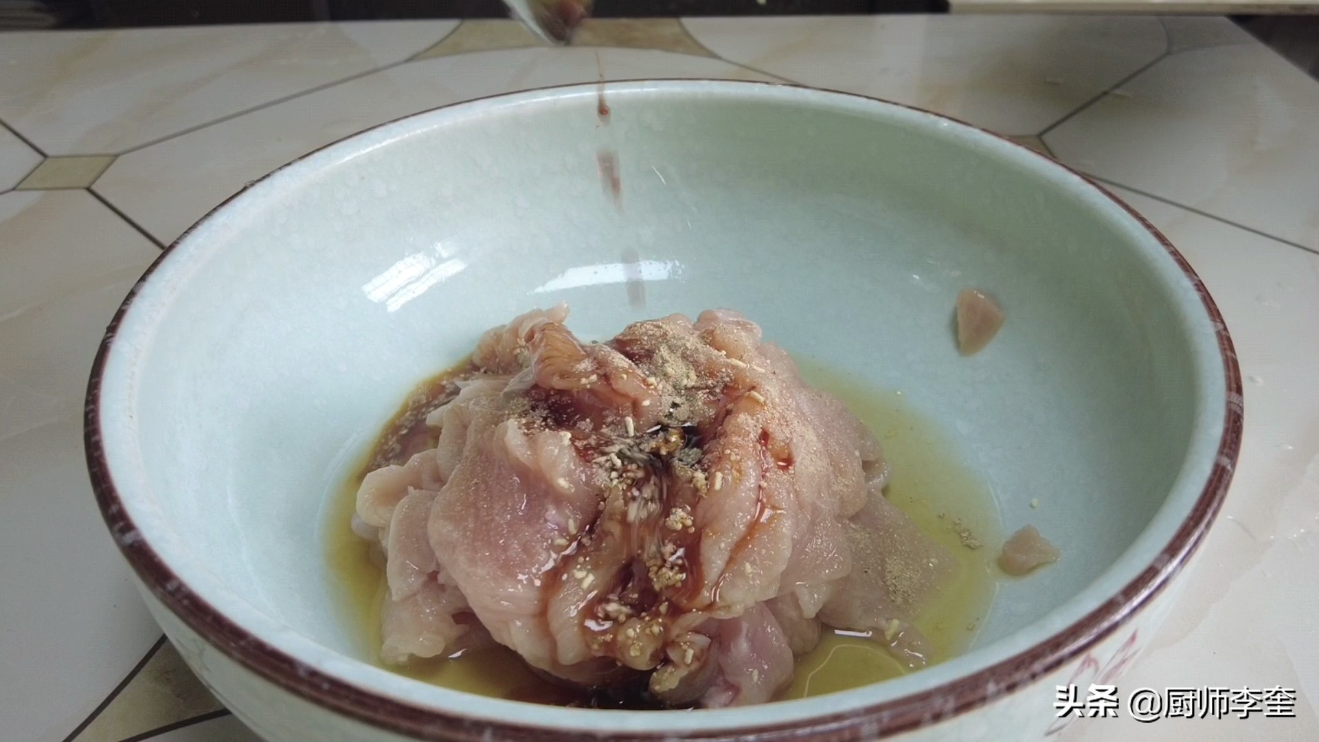 鸡胸肉手撕鸡简单做法又嫩又好吃,鸡胸肉最好吃的做法黄焖鸡