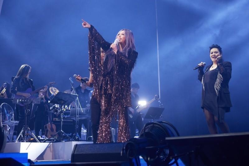 张惠妹年轻穿着,张惠妹罕见现身机场