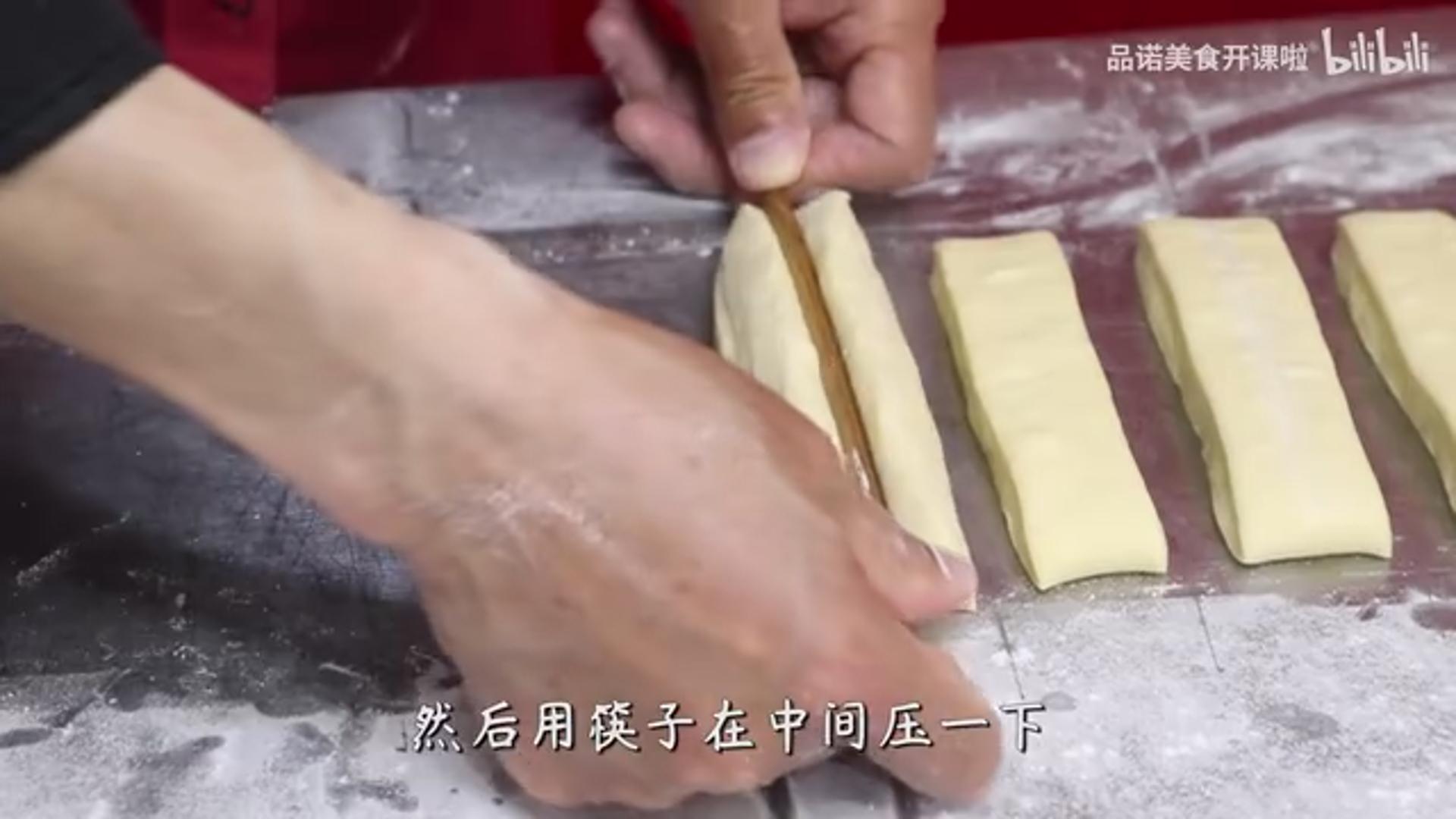 品诺王老师的炸油条配方及制作,西安品诺小吃王老师炸油条视频