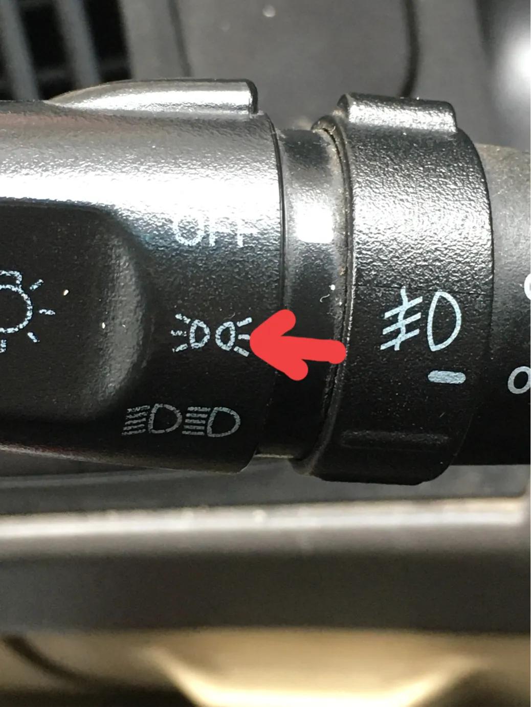 汽车灯光怎么调左右,汽车灯光怎么打开