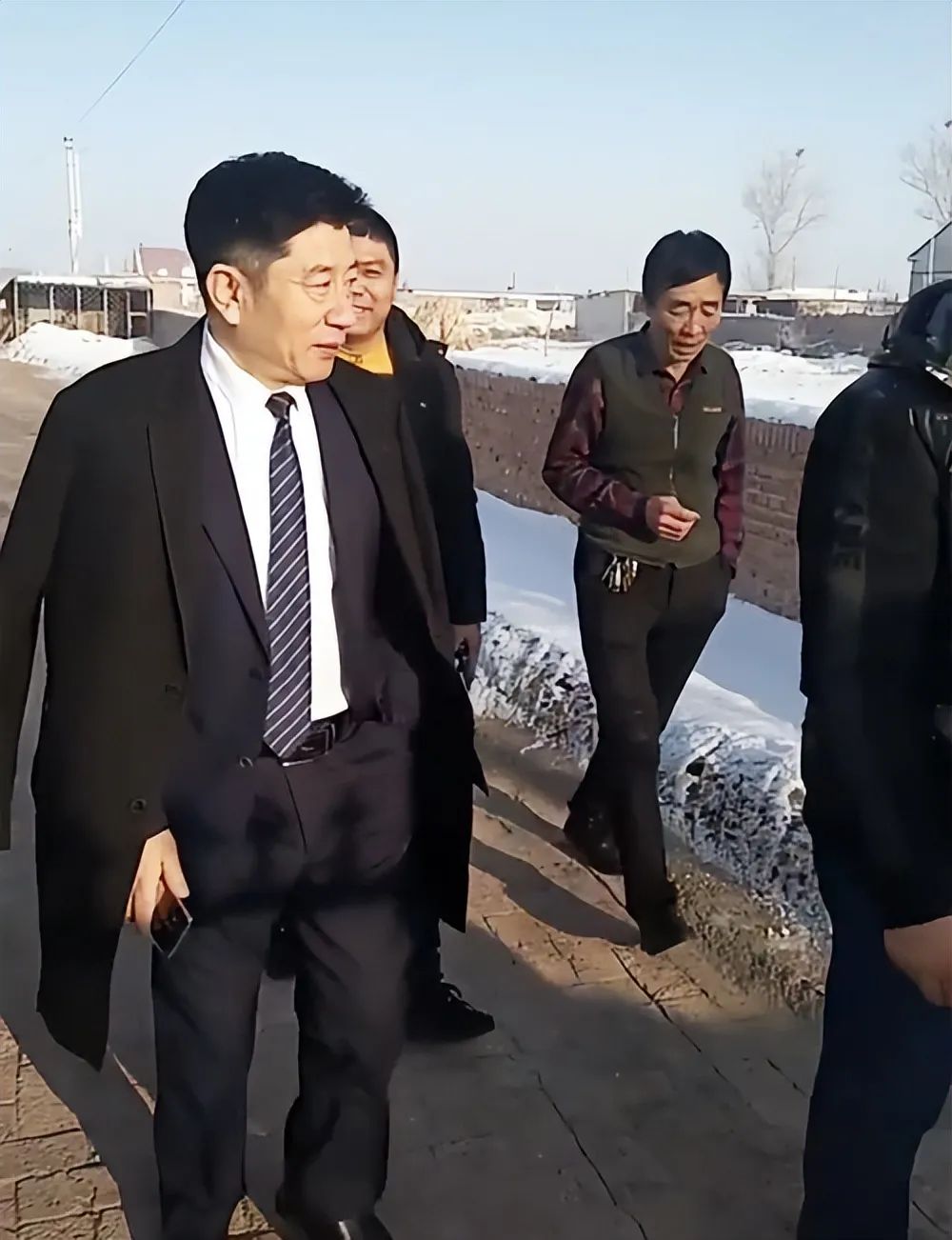 182万买手机靓号,诈骗13亿入狱,“万里大造林”的*相贵陈**,东山再起