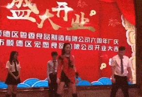 冰糕掉了一半,冰糕化在地上干了怎么清理