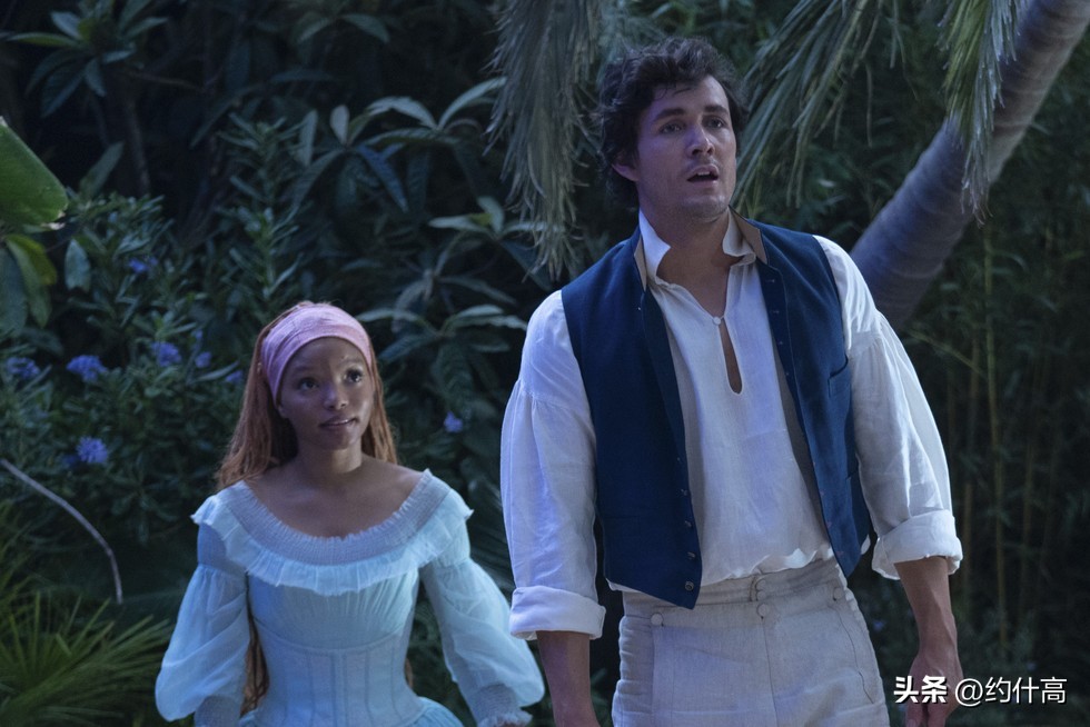 性感“*男美**鱼”被网暴，一个丑女差点让人错过了一波帅哥