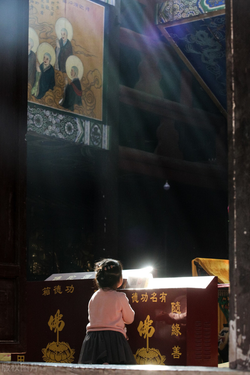 为什么不能带小孩去上坟,为什么老人说不能带孩子去祠堂